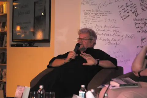 Predstavljen roman „S tobom, na odstojanju“ Karle Gelfenbejn - slika 2