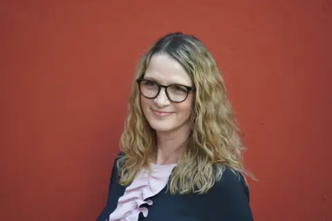 Bronja Žakelj: Pisanjem možeš da kažeš sve - slika 1