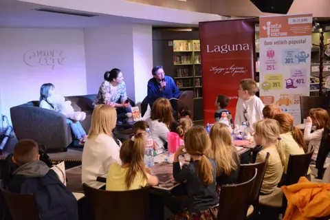 Sneg usred proleća! Promocija knjige „Urnebesna hemija“ u okviru Dečjih dana kulture - slika 1