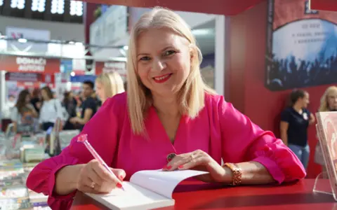 Ljiljana Šarac: Ovom društvu treba i svetlosti i smeha i optimizma - slika 1