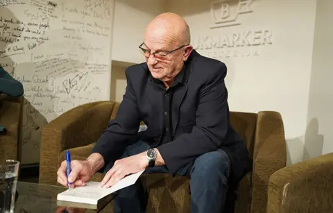 Radivoje Bojičić: Kad đed iskoči i ispod tepiha - slika 1