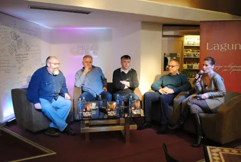 Dopunjeno izdanje knjige „Fajront u Sarajevu“ predstavljeno je danas u Delfi Caféu u SKC-u - slika 1