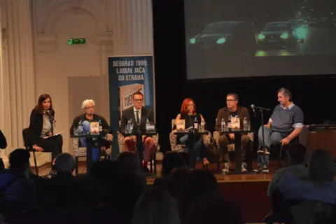 U Velikoj sali SKC-a predstavljen roman „Tuđine“ Igora Marojevića - slika 1