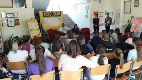 Branislav Janković sa srednjoškolcima u Lapovu - slika 1