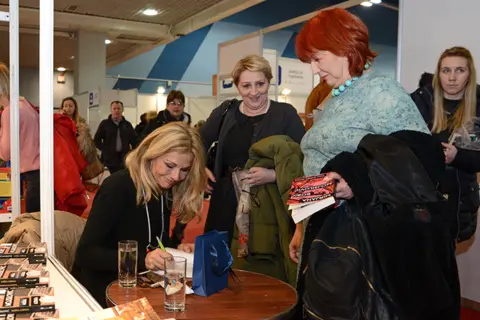 Uspešna gostovanja Laguninih pisaca na Sajmu knjiga u Novom Sadu - slika 1