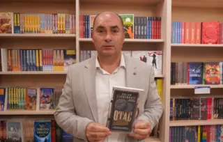 Bojan Ljubenović: Smeh u samoodbrani