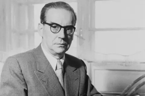 126 godina od rođenja Ive Andrića: Pet inspirativnih citata iz „Znakova pored puta“ - slika 1