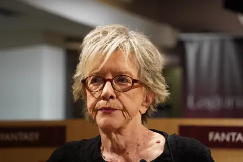 Slavenka Drakulić o zbirci priča „O čemu ne govorimo“: Živimo u kulturi koja skriva smrt - slika 1