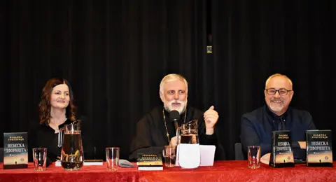 Vladika Grigorije sa knjigom „Nebeska dvorišta“ u Beču - slika 1