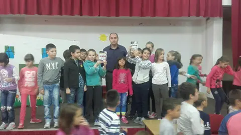 Knjige o Crvenoj zvezdi i Partizanu predstavljene deci - slika 2