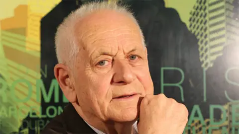 Dževad Sabljaković, pisac ‒ Životni trougao jednog apatrida - slika 1