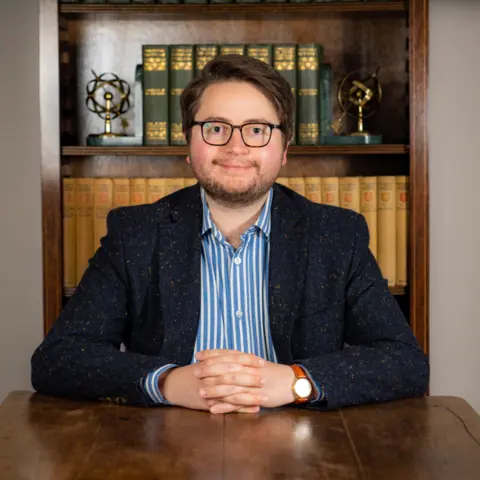 Harry-Whittaker-Square-002-1