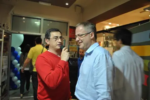 Radost i smeh na promociji zbirke pesama „Kišni glistac“ Andrije Miloševića - slika 4