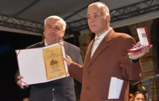 Uručen „Zlatni krst kneza Lazara“ Vladanu Matijeviću