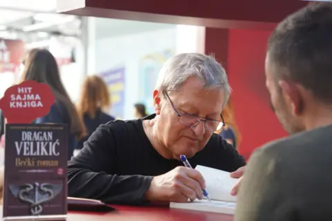 Dragan Velikić o „Bečkom romanu“ i okolnostima njegovog nastanka: Kada se užas pretvori u roman - slika 1