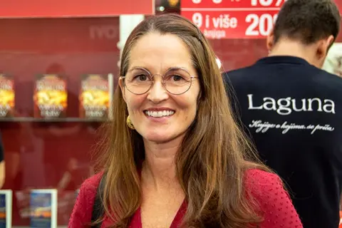 Sofija Lundberj, književnica: Znak pitanja je zaista pola srca - slika 1