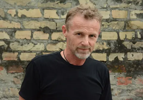 Ju Nesbe otkriva kome je posvećen roman „Kraljevstvo“ - slika 1