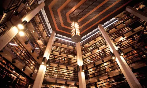 Knjige Dušana Miklje u jednoj od najvećih svetskih biblioteka - slika 1