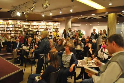 Predstavljen roman „Dezorijentisani“ Amina Malufa u Francuskom institutu - slika 1