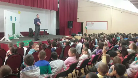 Knjige o Crvenoj zvezdi i Partizanu predstavljene deci - slika 1