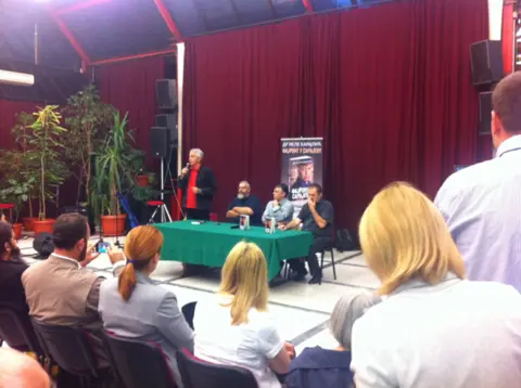 Dr Nele Karajlić oduševio svoje obožavaoce u Rumi - slika 1