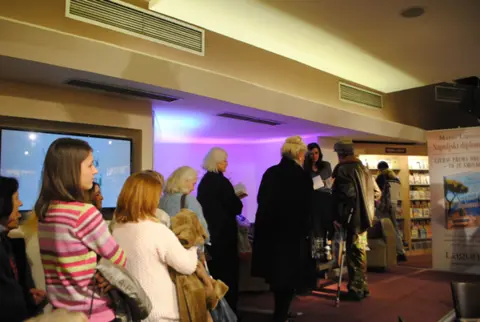 Beograđanima predstavljena knjiga „Do bolesti i natrag“ Marine Furlan - slika 1