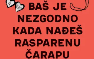 Prikaz romana „Baš je nezgodno kad nađeš rasparenu čarapu“: Urnebesni melem za dušu