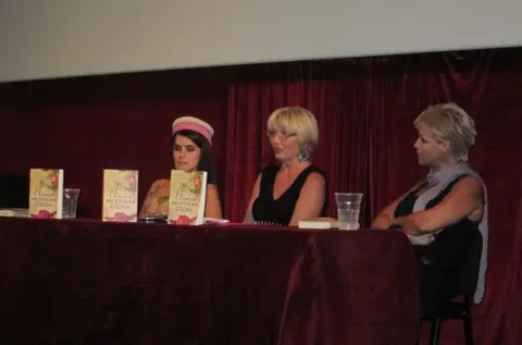 U Kotoru predstavljena knjiga Ljiljane Tomanović Ponomarev „Učenica profesora Džojsa“ - slika 1