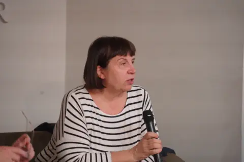 O bliskosti jedne porodice koja prevazilazi nedaće – „Džin, terpentin, barska nana, rutvica“ - slika 3