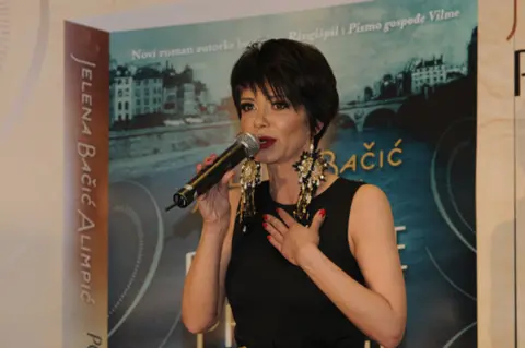 Održana spektakularna promocija knjige „Poslednje proleće u Parizu“ Jelene Bačić Alimpić - slika 1