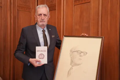 Nagrada „Meša Selimović“ za pesničku zbirku „Zapis na stubu, Jerusalimskom“ Selimira Radulovića - slika 1