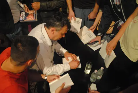 Promovisana autobiografija dr Neleta Karajlića „Fajront u Sarajevu“ - slika 2