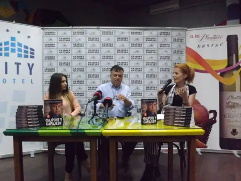 Dr Nele Karajlić održao uspešnu promociju u Podgorici - slika 1