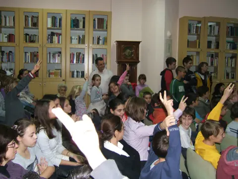 Roman „Apisov apostol“ na ruskom jeziku - slika 1