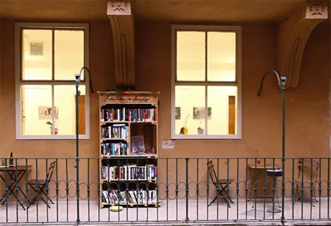 Kako treba da izgleda mesto za čitanje knjiga i pijuckanje kafe - slika 2