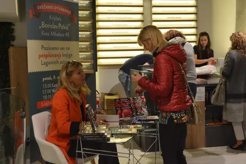 Pisci poželeli dobrodošlicu čitaocima u Delfi knjižari u Knezu - slika 4
