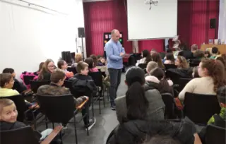 Bojan Ljubenović se družio sa mladim čitaocima u Boru