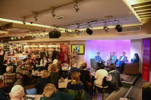 Predstavljena knjiga „Između krajnosti“ Ivana Ivačkovićа - slika 1