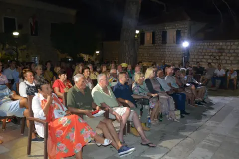 Vanja Bulić predstavio „Sinajski testament“ na „Trgu od knjige“ u Herceg Novom - slika 2