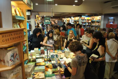 Održana promocija knjige „Gnusoba“ Svetislava Basare - slika 1