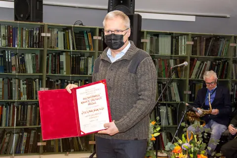 „Moja baka vam se izvinjava“ najčitanija knjiga stranog pisca u Biblioteci grada Beograda - slika 1