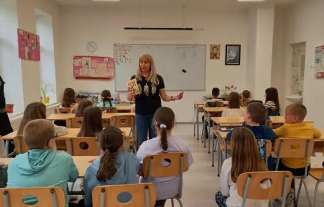 Lela Stojanović sa mladim čitaocima u Niškoj Banji