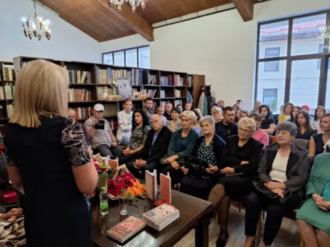 IMG-1957f87ea7e78fce469923a7a5a1bb57-V