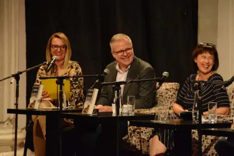 Održana promocija knjige „Gnusoba“ Svetislava Basare - slika 1