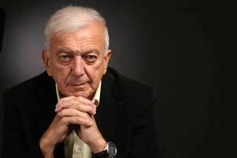 Laž u kojoj živimo već liči na ozbiljno negovanje ludila - slika 1