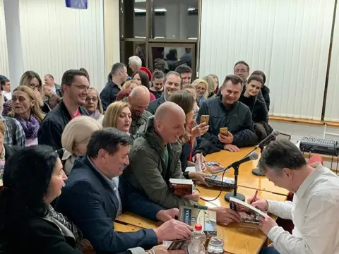 U Bijeljini promovisan drugi deo knjige „Solunska 28“ Dr Neleta Karajlića - slika 1