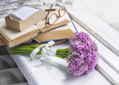 10 knjiga zbog kojih će vam zamirisati police: Kupi sebi te proklete ljiljane (ili neko drugo cveće) - slika 1