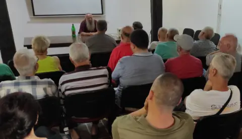 Momčilo Petrović održao književno veče u Vlasotincu - slika 1