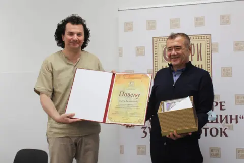 Dodeljena nagrada „Grigorije Božović“ za „Ljude bez grobova“ Enesu Haliloviću - slika 1