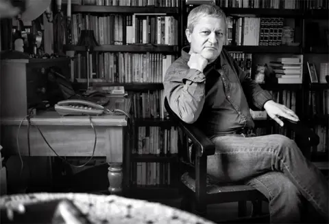 Intervju: Dragan Velikić – Urušavanje je ovde trajno stanje - slika 2